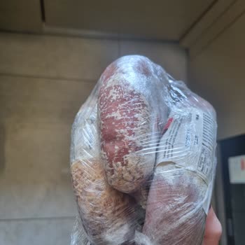 Apikoğlu Sucukları Bozuldu Ve Migros Değişim Yapmıyor