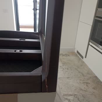 Lazzoni Mobilya’da Hasarlı Sandalyelerin Değiştirilmesi Talebi