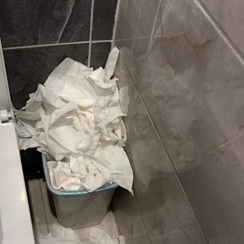 Afyon Halk Kütüphanesi’nde Hijyen Ve Oturma Düzeni Sorunları