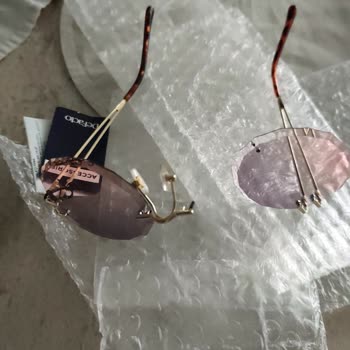 Kırık Güneş Gözlüğü Ve Cevapsız İletişim