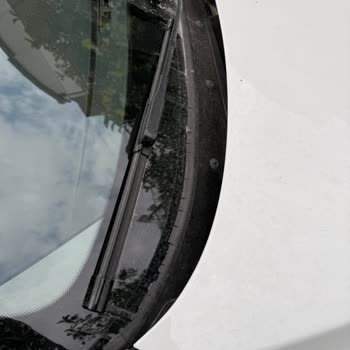 BMW 1.18i Modelinde Ses Kesilmeleri Ve Silecek Altı Plastik Dökülmesi Hayal Kırıklığı