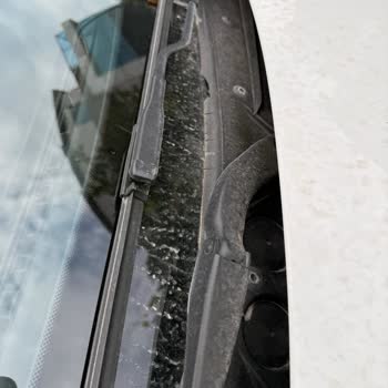 BMW 1.18i Modelinde Ses Kesilmeleri Ve Silecek Altı Plastik Dökülmesi Hayal Kırıklığı