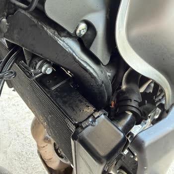 Brixton Motosiklet Radyatörden Kendiliğinden Su Kaçırmaya Başladı