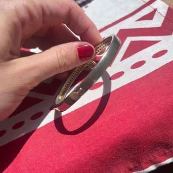 Renk Garantisi Verilen Lüks Aksesuarların Çabuk Solması Ve Mağazanın İlgisizliği