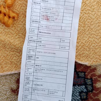 Yanlış Burger, Eksik Soğan Halkası Ve Bayat Patates Şikayeti