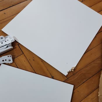 Eksik Parçalı Oyuncu Sandalyesi Ve Hasarlı Ürünler