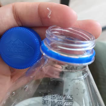 1,5 L Kardak Su Şişesinde Plastik Parça Bulundu