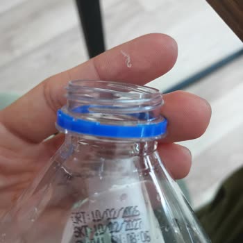 1,5 L Kardak Su Şişesinde Plastik Parça Bulundu