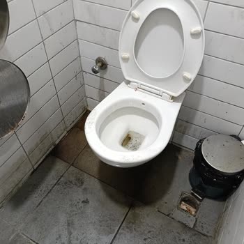 VIP Tribününde Hijyen Eksikliği Ve Tuvaletlerde Temizlik Sorunu