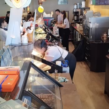 Kahve Dünyası Atakum’da Personel Yetersizliği Nedeniyle 50 Kişi 20 Dakika Kuyrukta Bekliyor