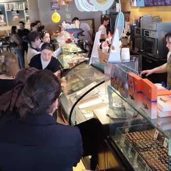 Kahve Dünyası Atakum’da Personel Yetersizliği Nedeniyle 50 Kişi 20 Dakika Kuyrukta Bekliyor