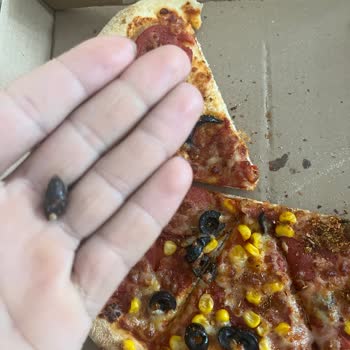 Pizza Siparişinde Zeytin Çekirdeği Bulması Ve Ücret İadesi Talebi