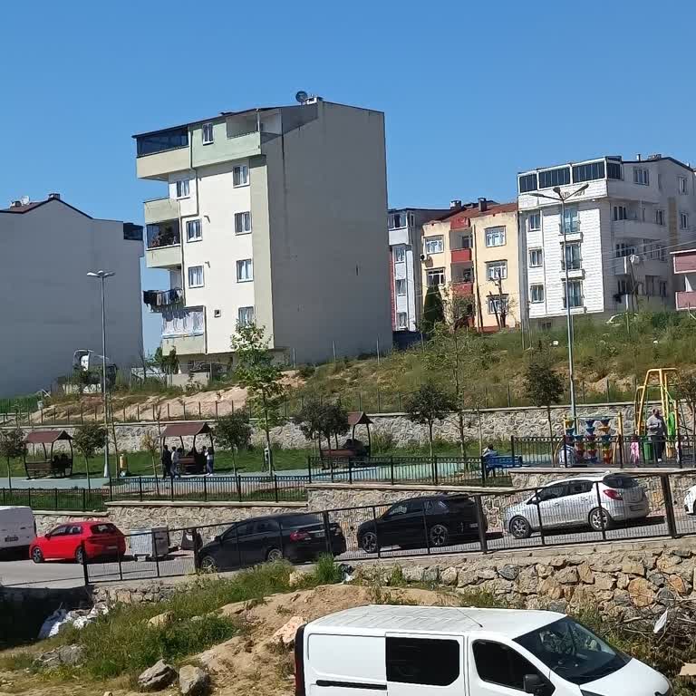 Atatürk Mahallesi Çocuk Parkında Hız Kesici Eksikliği Güvenlik Sorunu