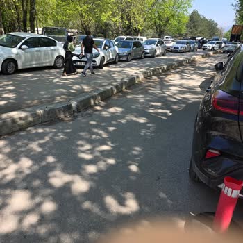 Burpark Otopark Girişindeki Dar Alan Nedeniyle Lastik Patlaması Ve Personel İlgisizliği