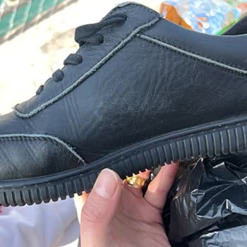 Kısa Sürede Deri Spor Ayakkabının Yağmurda Beyazlaması Ve Tuzlanması