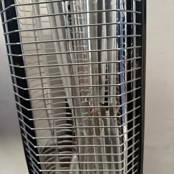 Koenic Isıtıcıda Hafif Çarpma Sonucu Tüpler Dağıldı, Güvenlik Endişesi