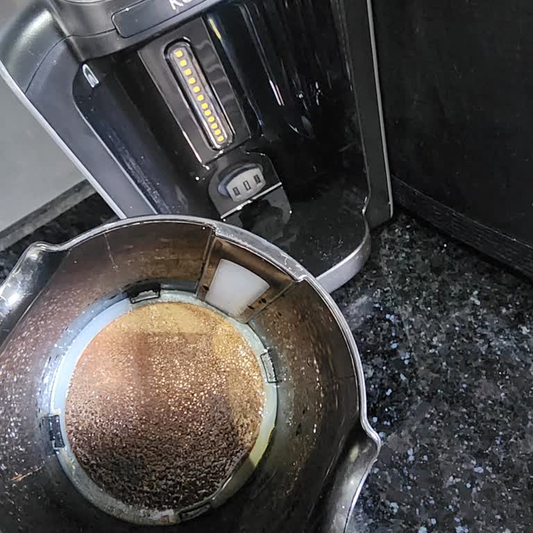 Karaca Kahve Makinesinde Süt Yanması Ve Şikayet Sistemi Hatası