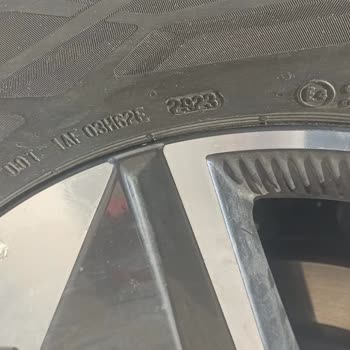 Satıcı 2025 Üretim Talebime Rağmen 2023 Tarihli Yeni Lastiği Taktı