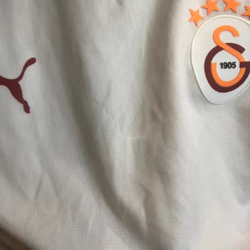 İlk Yıkamada Bayrağı Düşen Puma Galatasaray Forması