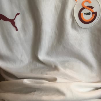 İlk Yıkamada Bayrağı Düşen Puma Galatasaray Forması