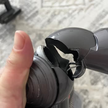 Dyson V11 Turbo Başlığı Kırıldı, Müşteri Hatası İddia Edildi, Garanti Kapsamı Dışında
