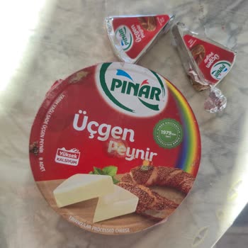 Onur Market’te Küflenmiş Pınar Peynirinin Satışı Müşteri Sağlığını Tehdit Ediyor