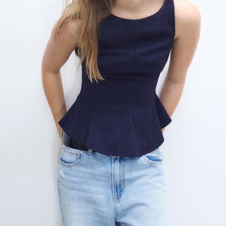 Stradivarius'ta M Beden Peplum Top Stokta Yok, Bilgilendirme Bekleniyor