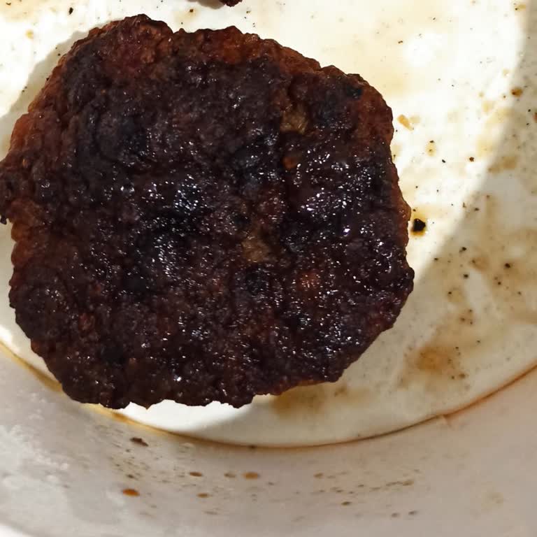 Yanmış Köfteler Ve Yetersiz Geri Dönüş