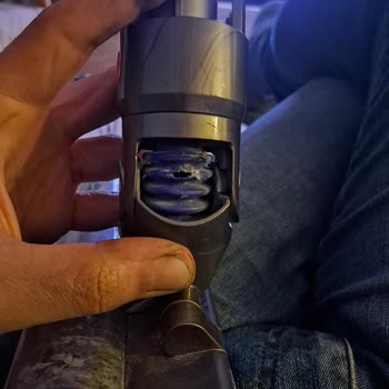 Dyson V15 Detect Başlık Parçasının Erken Yırtılması Ve Garanti Sonrası Destek Eksikliği
