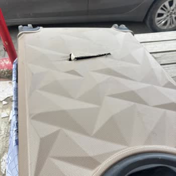 Şoför Valizimi Çarparak Kırdı Ve Tazminat Talep Etti