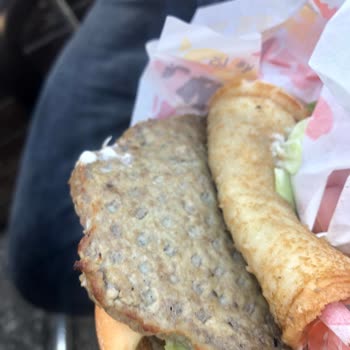 Yeşil Hamburger Ve Çalışanın Kaba Tutumu Üzerine Şikayet