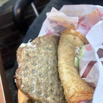 Yeşil Hamburger Ve Çalışanın Kaba Tutumu Üzerine Şikayet