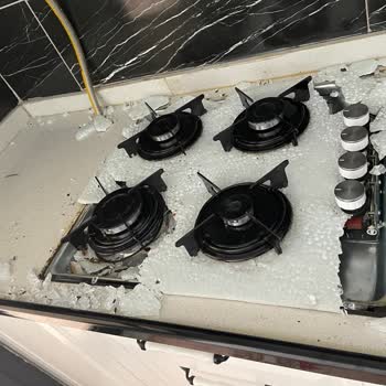 Kumtel Ankastre Setinin Camı Patladı, Aile Güvenliği Tehlikeye Girdi