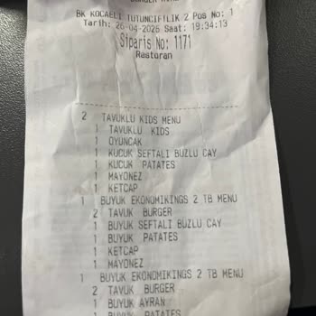 Burger King Müşteri Sorularına Cevap Vermeyen Ve Bağıran Genç Çalışan