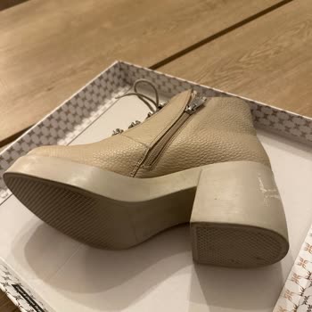 Tergan Krem Floater Ayakkabısının Renk Atması Ve Mağaza İlgisiz Tutumu