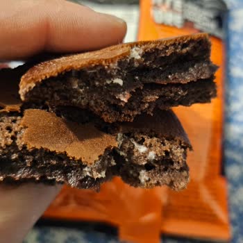 Pankek Paketi İçinde Beyaz, Yapıştırıcıya Benzer Ve Kötü Kokulu Madde: Hijyen Ve Sağlık Endişesi