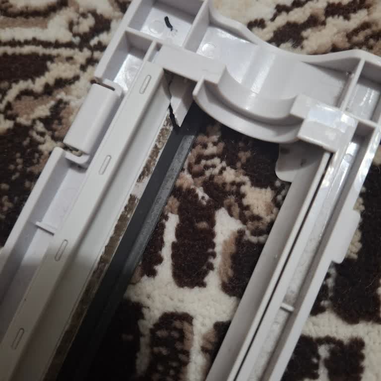 Roborock S8 Pro Robot Süpürge Ana Fırça Kapağındaki Kırık İçin Garanti Talebi