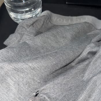 Steve Wolls İlk Kullanımda Dikiş Yerinden Açıldı