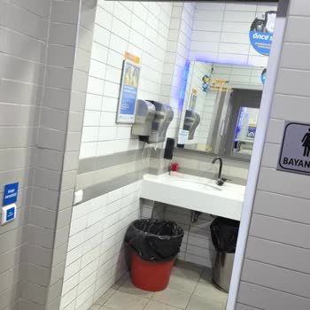 Malatya Opet Gastro City Delta Restoran Tuvaletinde Hijyen Ve Kapı Problemleri