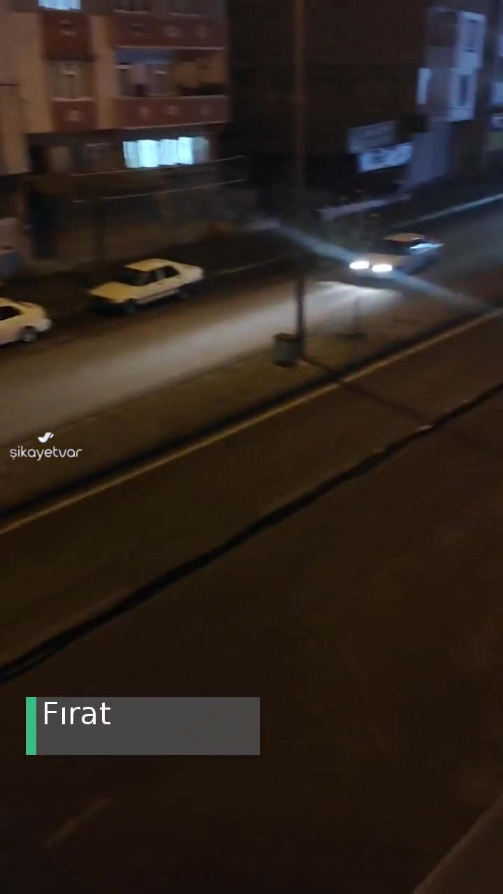 Toroslar Elektrik Dağıtım Bölgesel Elektrik Yok Diye 20.00'dan Bu Yana Bekliyorum! videonun kapak resmi