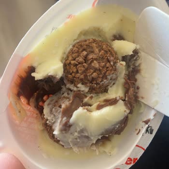 Kinder Joy’da Görülen Beyaz Parçalar Ve Hijyen Sorunu İçin Değişim Talebi