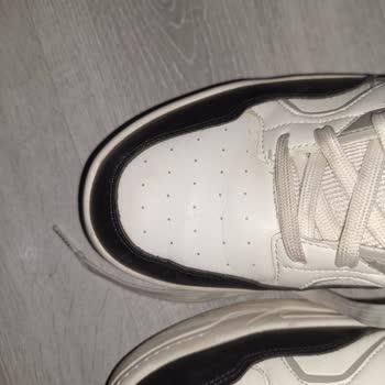 Kalitesiz Ayakkabı: Üç Kullanımdan Sonra Deri Çatlakları Ve İç Taban Kayması