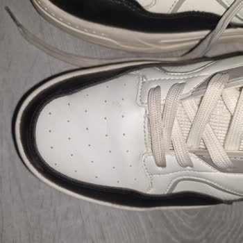 Kalitesiz Ayakkabı: Üç Kullanımdan Sonra Deri Çatlakları Ve İç Taban Kayması