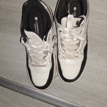 Kalitesiz Ayakkabı: Üç Kullanımdan Sonra Deri Çatlakları Ve İç Taban Kayması