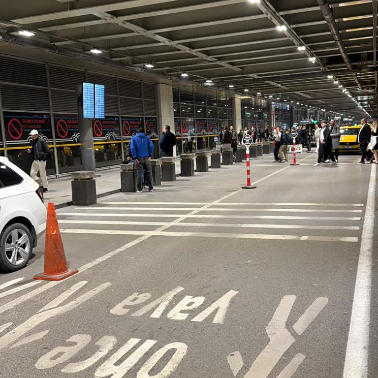 Provizyon Çekildi, Araç Kiralanamadı Ve Çocuklarla Havalimanında Bırakıldım