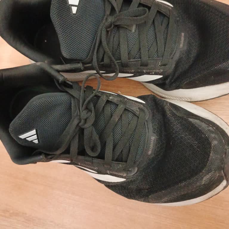 Bir Ayda Deforme Olan Adidas Ayakkabı İçin Garanti Reddi