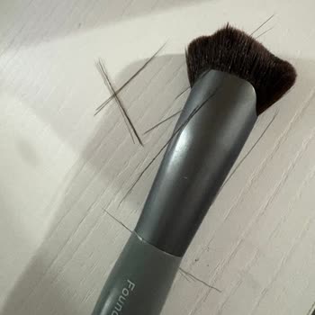 Alix Avien Fondöten Fırçası Kalite Sorunu: Kılları 2 Ayda Dökülüyor, Değişim Talebi