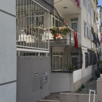 TurkNet’in İzin Almadan Yaptığı Altyapı Çalışması Aracımda Çizik Ve Apartmanda Görüntü Kirliliği
