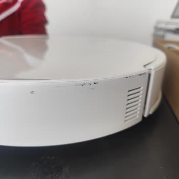 Robot Süpürge Bir Ayda Siyah Lekeler Oluştu Ve Servis Yetersiz