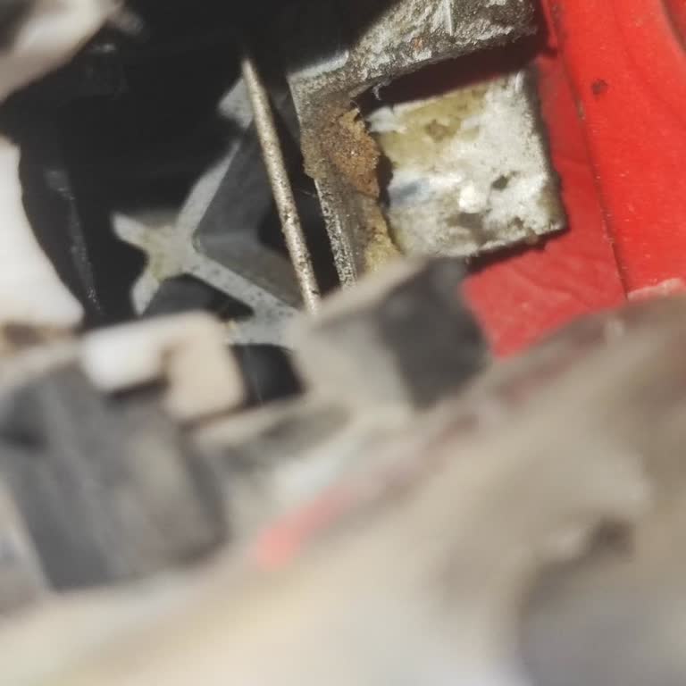 BMW Kapı Kol Mekanizması Kırıldı, Tek Parça Satılamıyor Ve 12 Bin TL